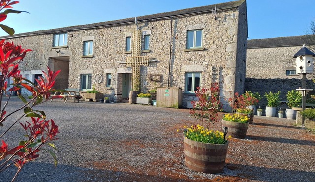 CORNER COTTAGE AT BRACKENTHWAITE FARM, pet friendly in Arnside