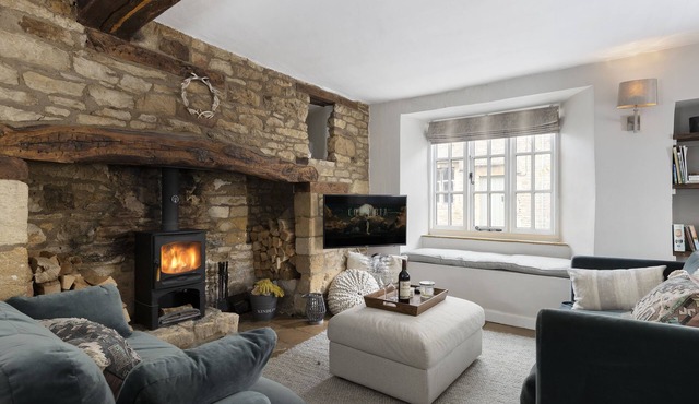 Corner Cottage is a cosy contemporary cottage providing the perfect Cotswold escape