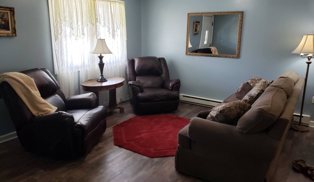 Corner Cottage near Hocking Hills, WNF, Ohio University, and Hocking College