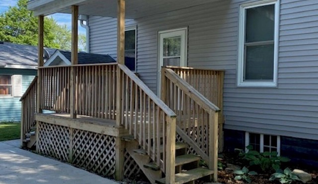 Corner Cottage near to downtown!