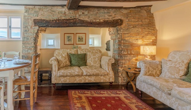 Corner Cottage - sleeps 4 guests in 2 bedrooms