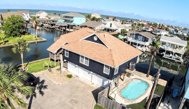 Corner Cove - Private Heated Pool, Beach, Kayaks, Fishing, and More!