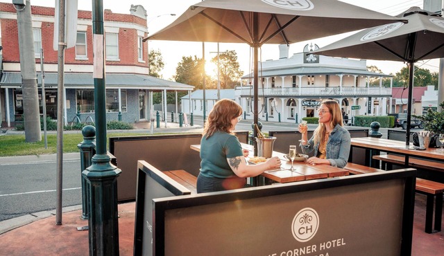 Corner Hotel Alexandra