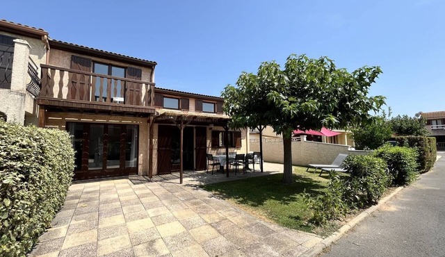 corner house for 7 persons, 4 bedrooms, in TAMARIS, WIFI, 500m from the sea in Portiragnes plage