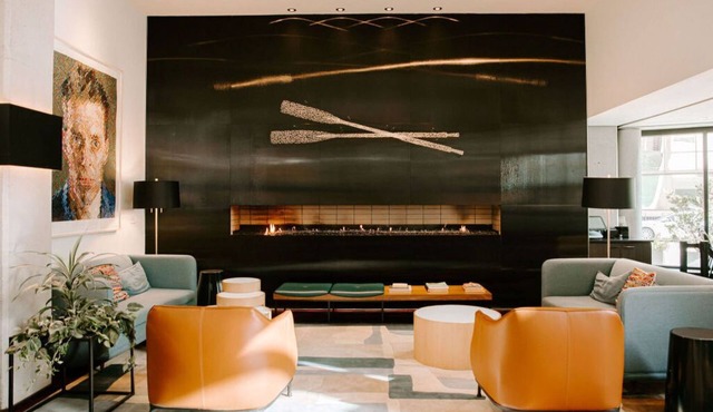 Corner King Suite + Magnificent Art Display