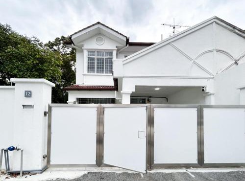 Corner Lot 12 Damansara Damai 14 pax by Manhattan Group