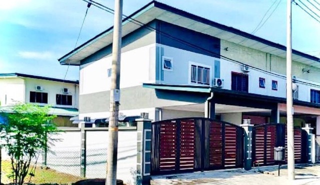 Corner Lot House at Taman Bahagia Batu 7 Sandakan. 2 Minutes to the Airport!