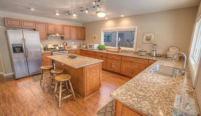 Corner Pocket Chalet - 5 Bedrooms, Pool Table