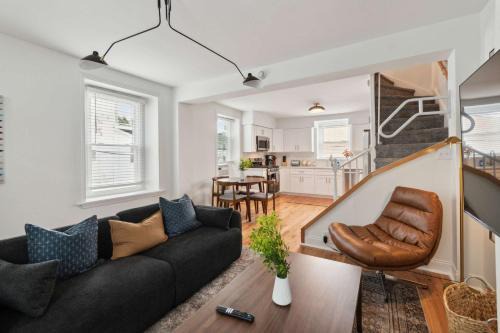 Corner Rowhome with Parking Sleeps 8