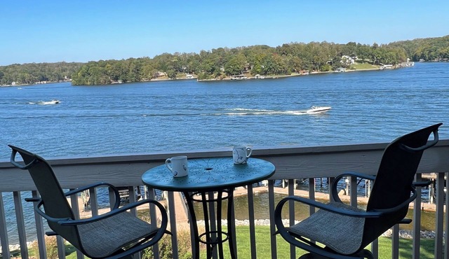 Corner SML Waterfront Penthouse Condo-King Beds