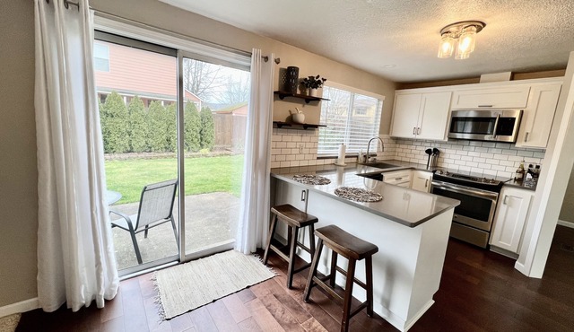 Corner Terrace, Private Yard, Cozy Escape
