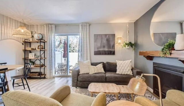 Corner Unit 2 BDR/2.5 BA Lafayette Townhome