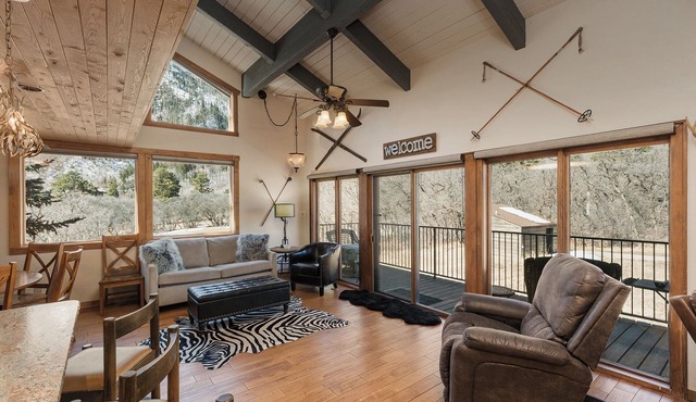 Corner Unit (#590) - Great Views - Golf Privileges - AC