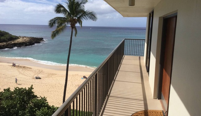 Corner Unit Beachfront Condo with Wrap-around Lanai at Makaha
