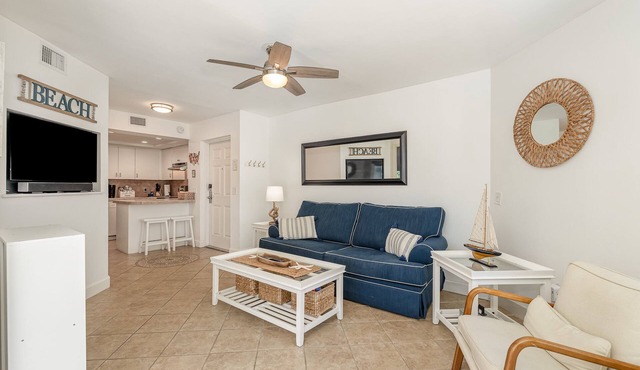 Corner unit private balcony ocean view, pool & spa, beachfront access in Florida