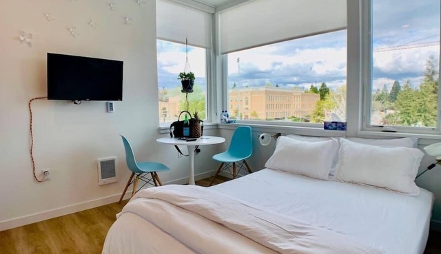 Corner unit studio with natural light and premium amenities for a very comfortable quick stay.