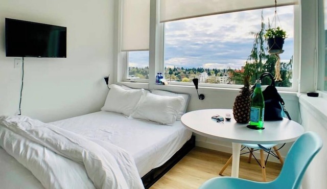 Corner unit studio with natural light and premium amenities for a very comfortable quick stay.