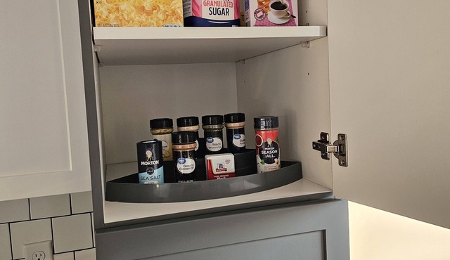 Corner Unit with Views!10 mins to either Downtown!