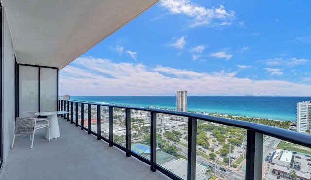 Corner Unit with Water Views - 2BR in Miami Beach