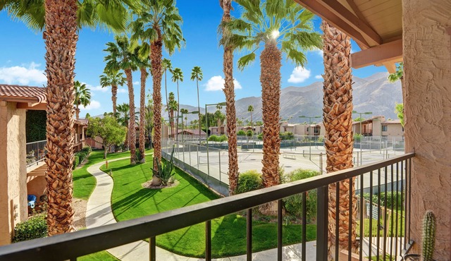 Corner View Condo - Walk to Downtown Palm Springs - Ramon Estados Treehouse