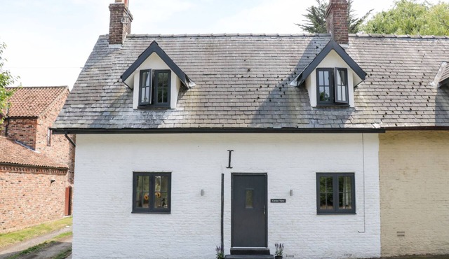 CORNER VIEW, pet friendly, with open fire in Great Driffield