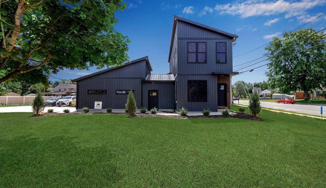 Cornerhouse716 - Modern NEW BUILD in central spot!