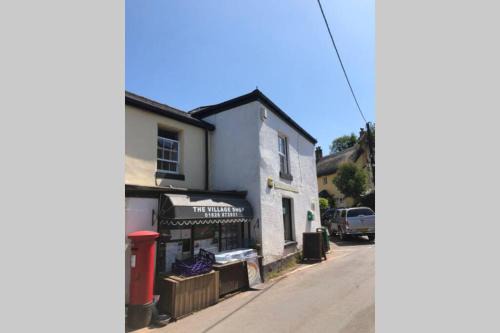 Cornerside, a character apartment in Stokeinteignhead, South Devon