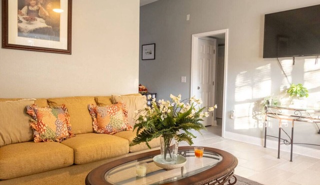 ~Cornerstone Casa Sleeps 12 Ample Parking~