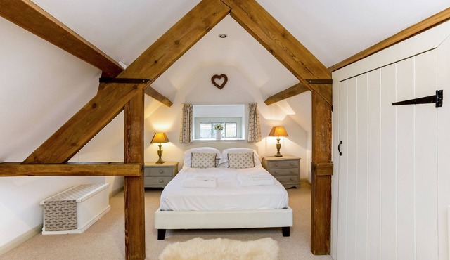 Cornerstone Cottage - a cotswold cottage that sleeps 2 guests in 1 bedroom