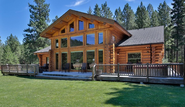 Cornerstone ~ Luxurious Log Home ~ Game Room ~ Outdoor Pool ~ Hot Tub