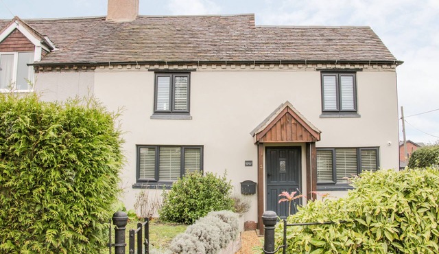 CORNERWAYS, pet friendly, with open fire in Edgmond, Shropshire