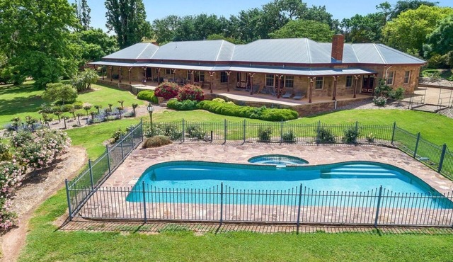 Cornhill - Merrijig - Sleeps 12