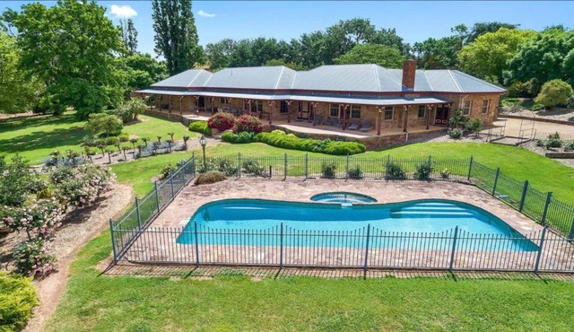 Cornhill - Merrijig - Sleeps 12