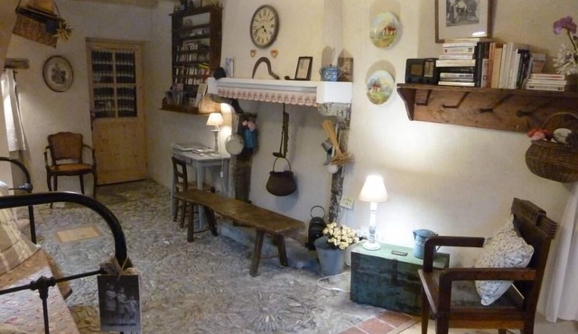 Cornillon Sur L Oule: Country Cottage/Gite - Cornillon sur l'Oule