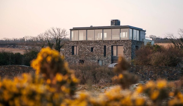 Cornish coastal Property tucked behind stunning quarry landscape