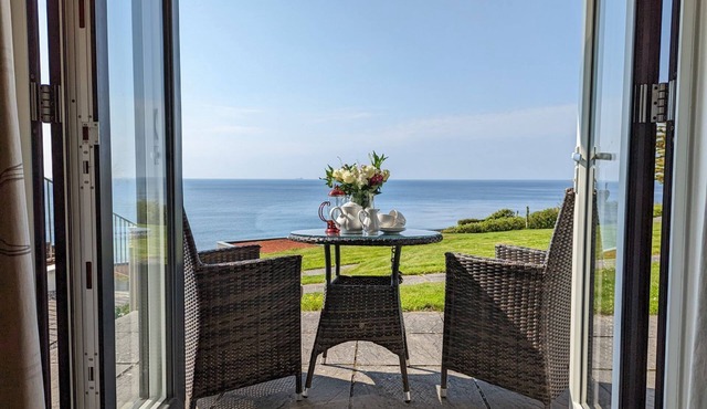 Cornish Seaside Apartment with Fantastic Sea Views