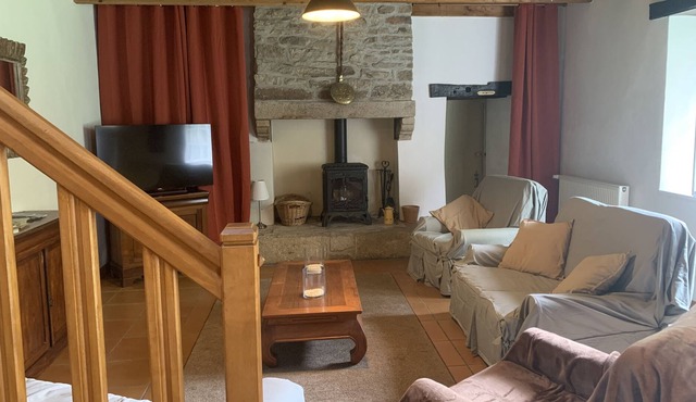 Cornouaille - Grand Gite Dans une Bâtisse Typiquement Bretonne en Pleine Nature