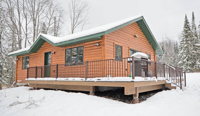 Corny's Hidden Gem: Luxe Cabin on the South Shore
