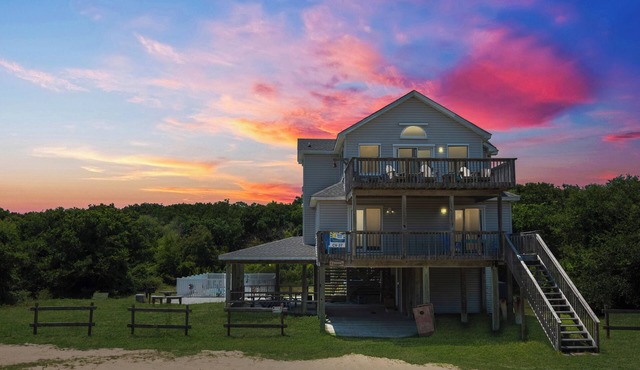 “COROLLA IS CALLING” 4X4 Area ,Pool/Hot Tub, Wild horses right in your backyard!