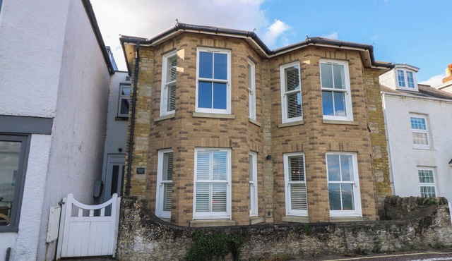 CORONATION HOUSE, pet friendly, luxury holiday cottage in Seaview