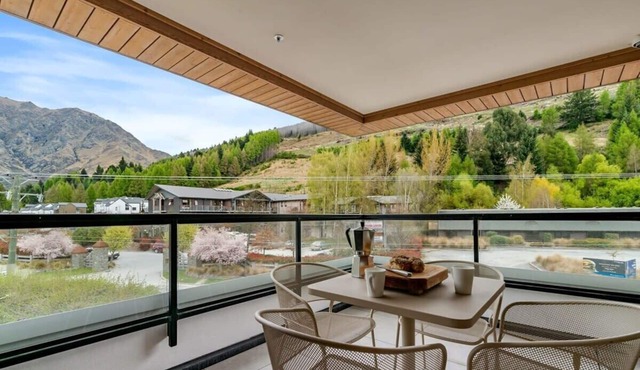 Coronet Base at La Residence du Parc