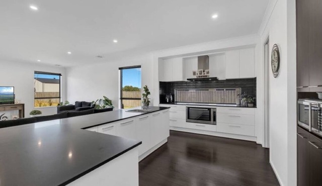 Coronet Bay 5 bed,4 bath,30min to Cowesnsleeps 10 outdoor heated pool,porta cotn