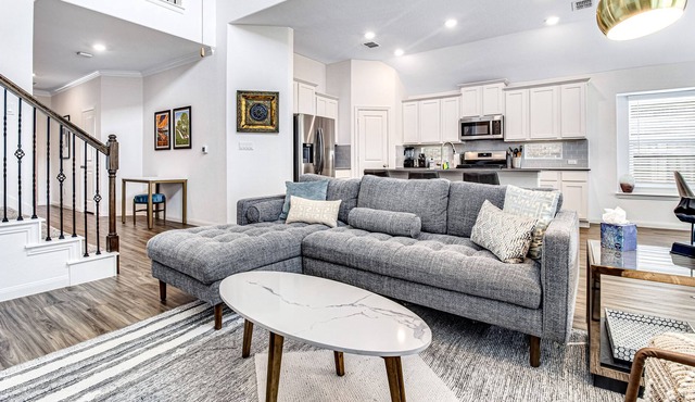 Coronilla Bend Estate | Property in Austin with a main home & guest house