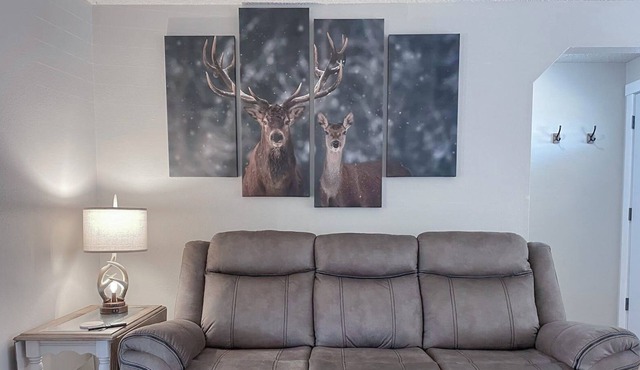 Corp Rental 2 bed/1bth duplex - Superhost-5 star ratings