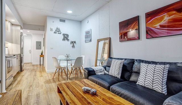 Corporate 1 Bedroom Rental in Montreal | Le Smith Building