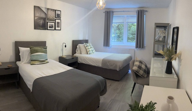 Corporate Comfort - luxury 2 bed, free parking