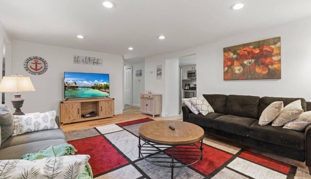 Corporate Cottage on Circle