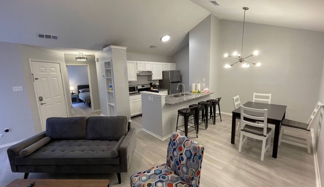 Corporate Duplex #B - fully remodeled & Furnished
