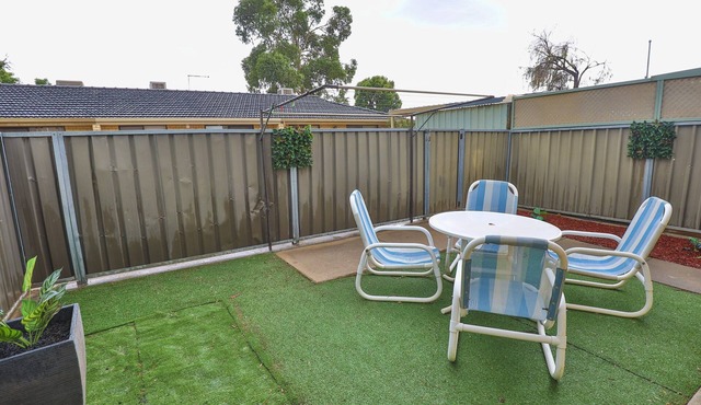 Corporate & family friendly, newly renovated, close to shops/eateries, free wifi