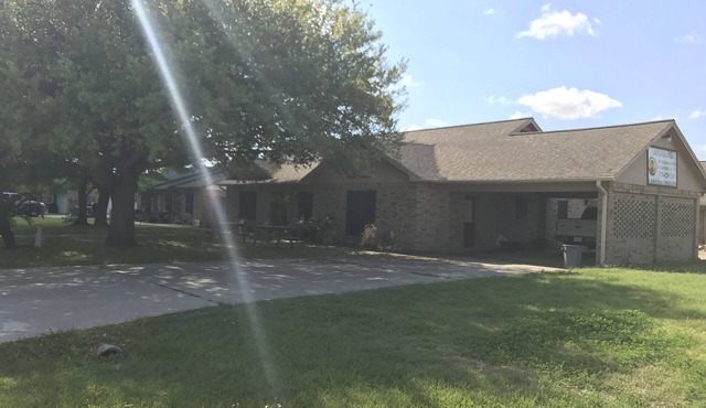 Corporate/Family/Large Group Fishing and Hunting Lodge near the beach!